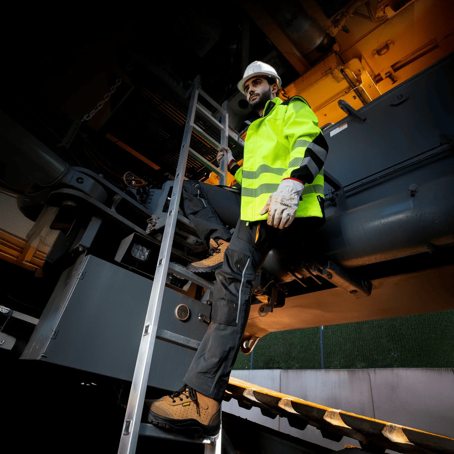 CHAQUETA-CHALECO DE ALTA VISIBILIDAD