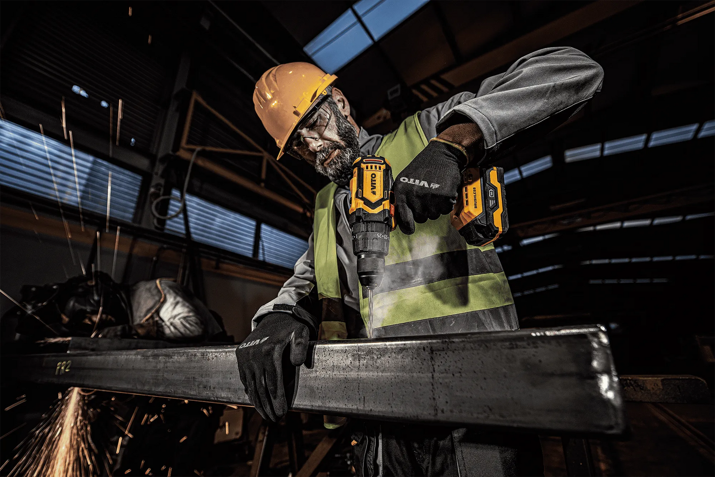 TALADRO ATORNILLADOR PERCUTOR BRUSHLESS SIN CABLE 20V, CON 2 BATERÍAS Y CARGADOR